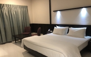 Bilik Tidur 7 Kyriad Hotel Vijayapura