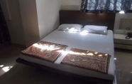 Kamar Tidur 3 Hotel Rajshree Lodging