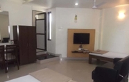 Kamar Tidur 6 Hotel Rajshree Lodging