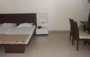 Kamar Tidur 7 Hotel Rajshree Lodging