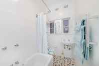 Toilet Kamar Beautiful 2Bdrm Beachside Getaway