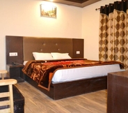 Bedroom 2 Hotel Tridev Manali