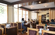 Restoran 3 Hotel Tridev Manali