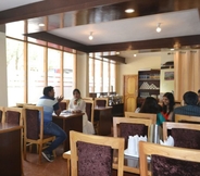 Restaurant 3 Hotel Tridev Manali