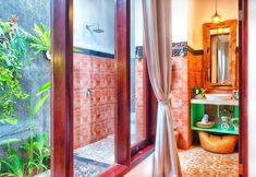 Others 3 Veronika Villa