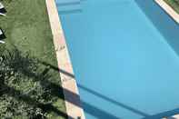 สระว่ายน้ำ Hotel Calavita Rooftop & Spa