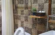 Toilet Kamar 2 Baan Canalee