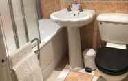 Toilet Kamar 5 Glasgow Calton House