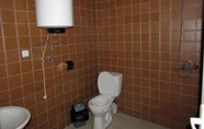 Toilet Kamar 6 Hotel Gold