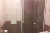 Phòng tắm bên trong Hostel Bella Rimini