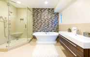 In-room Bathroom 7 Beverly Hills Luxury Modern Palace