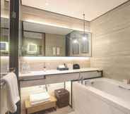 In-room Bathroom 4 Shimao YULUXE Hotel Chengdu