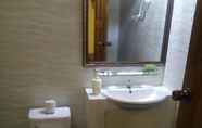 ห้องน้ำภายในห้อง 2 Pekon Princess Resort