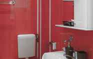 Toilet Kamar 6 Iezer Residence