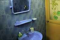 In-room Bathroom Eden Garden Way