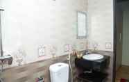 Toilet Kamar 6 Son River House