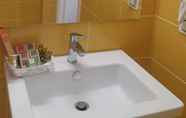 In-room Bathroom 2 Residenza Burmaria