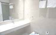 Phòng tắm bên trong 3 Hospederia Imar