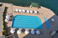 สระว่ายน้ำ Lamos Hotel