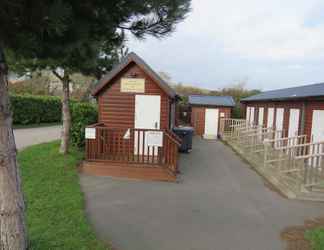 Exterior 2 Herston Caravan & Campsite