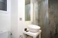 In-room Bathroom BarcelonaForRent Market Suites