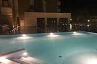 สระว่ายน้ำ Domus Grand Hotel