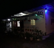 Luar Bangunan 2 Hostal Brisas Calobreñas