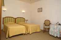 Bedroom Hostellerie du Château de l'Isle