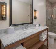 In-room Bathroom 4 Four Points by Sheraton Santa Cruz Scotts Valley