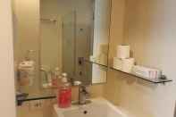 Toilet Kamar Pico De Loro Hamilo Coast Guest House