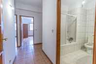 In-room Bathroom House and People - Quinta da Armada