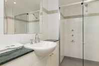 In-room Bathroom Wyndel Help Street