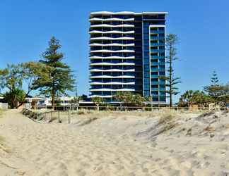 Exterior 2 Iconic Kirra Beach Resort