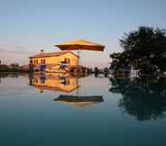 Swimming Pool 7 B&B Terenzi Winery