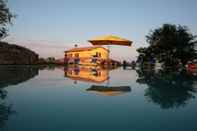 Swimming Pool B&B Terenzi Winery