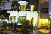 Bangunan Hotel Smart Villa By Royal Collection