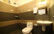 In-room Bathroom 4 Dew Drops Farm Resorts