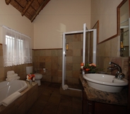 In-room Bathroom 3 Hoopoe Haven Guest House