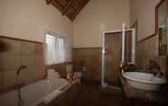 Phòng tắm bên trong 3 Hoopoe Haven Guest House