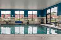 Swimming Pool Hampton Inn & Suites Allen Park