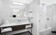 Phòng tắm bên trong 4 Hampton Inn Sikeston
