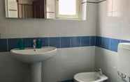 In-room Bathroom 3 AwesHome - Lungarno Bellavista Penthouse
