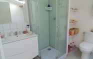 In-room Bathroom 7 Maison Sans Soucis