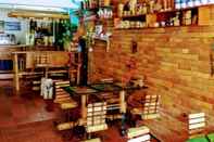 Bar, Cafe and Lounge Hostal Café San Bernabe - Hostel