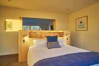 Bedroom Glenburn Coastal Retreat - Adults Only