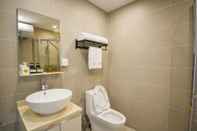 In-room Bathroom Iway International Apartment