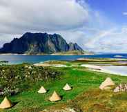 Nearby View and Attractions 2 Lofoten Beach Glamping