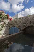 Exterior 4 Alluvial Santorini Suites