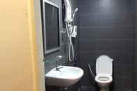 Toilet Kamar Juara Bay Resort