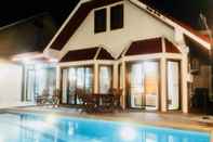 สระว่ายน้ำ Tres Belle Maison Piscine Privée